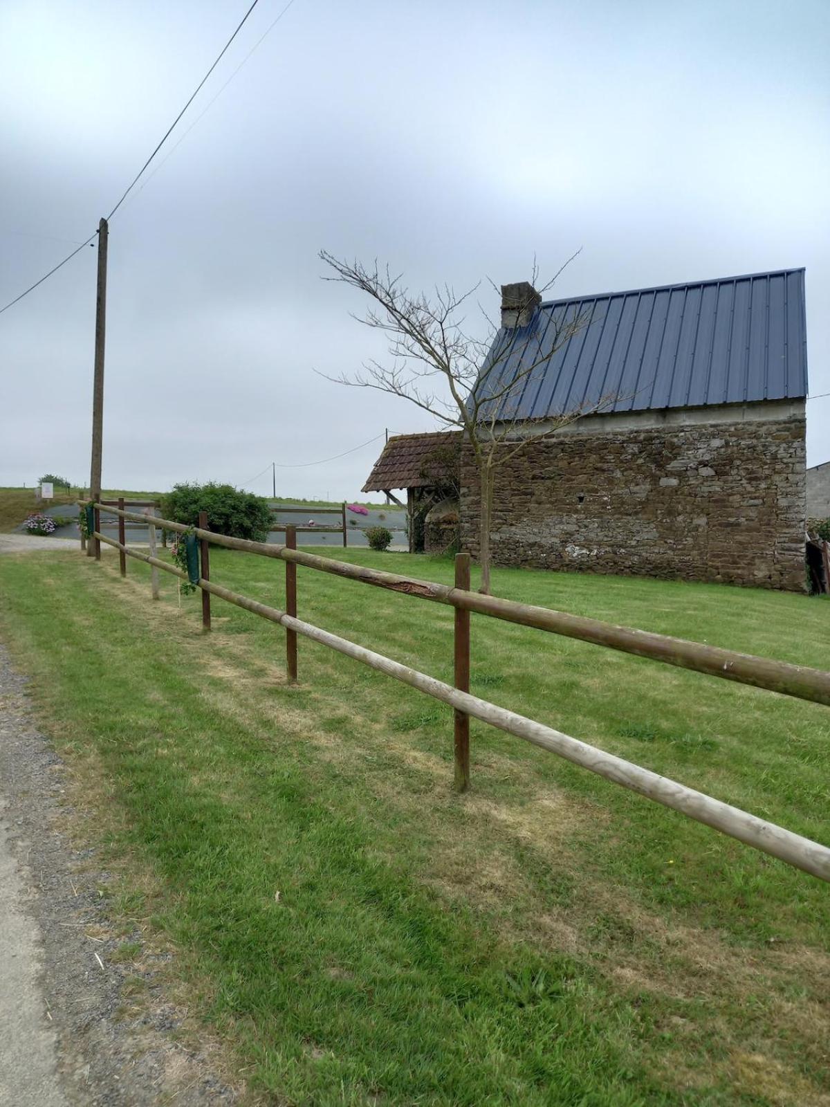 Appartement Studio Dans Une Longere En Pierre A La Campagne à Saint-Ovin Extérieur photo